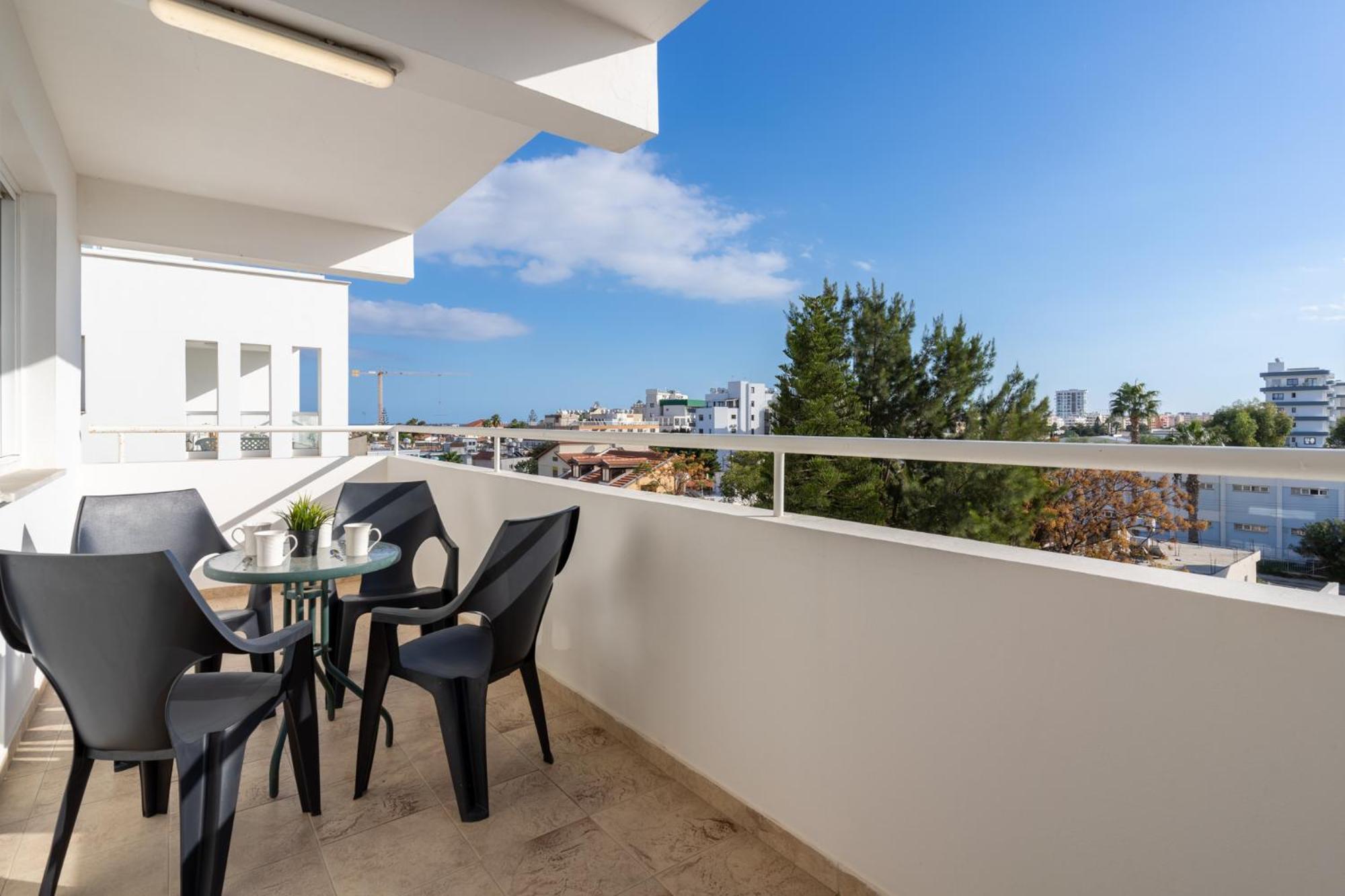 Jayde 2-Bedroom Apartment In Larnaca Zewnętrze zdjęcie